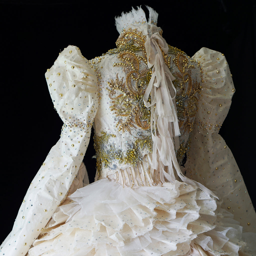 金和紙ロールと富士楮ロールを使った和紙ドレス