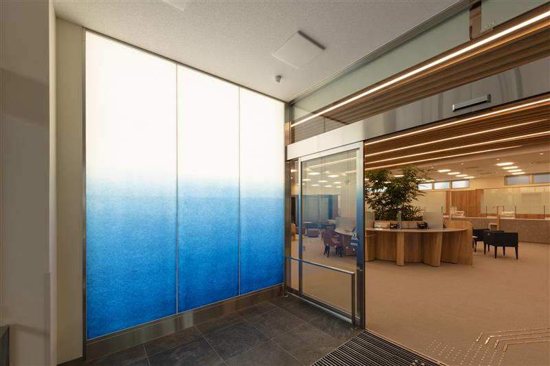 藍染和紙の光壁　「ぼかし染め　海模様」