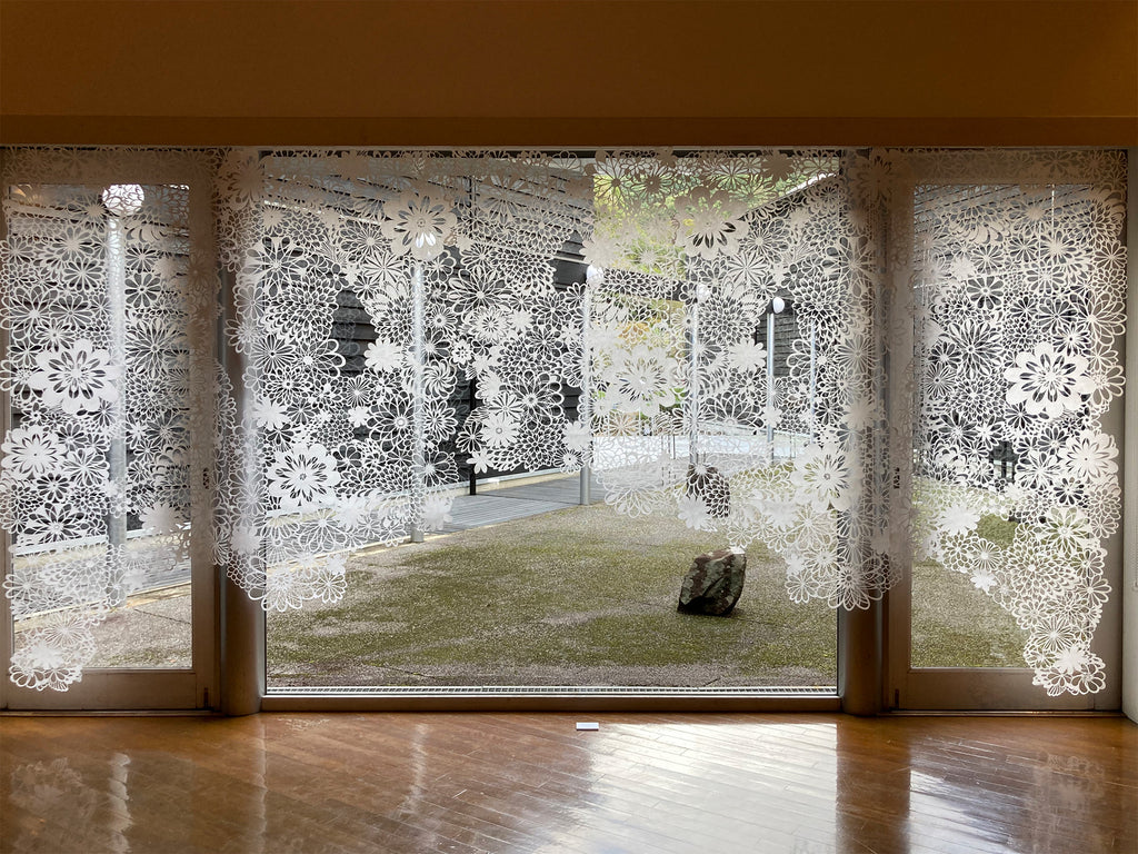 楮紙ロールを使った切り絵作品