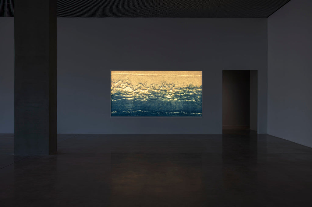 藍染和紙の光壁　「手漉き特漉き紙　ぼかし文様」