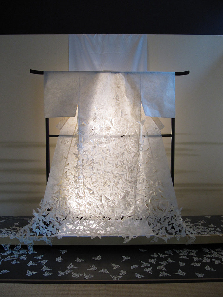 金和紙ロールを使った剪画作品