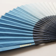 画像をギャラリービューアに読み込む, 藍染め 扇子 ぼかし染め うす色
