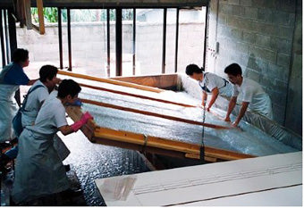 大型和紙手漉作業
