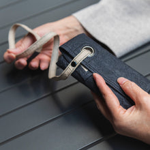 画像をギャラリービューアに読み込む, 紙麻 ロール型小物入れ 黒xベージュ（280×230mm）＊在庫限りで廃盤
